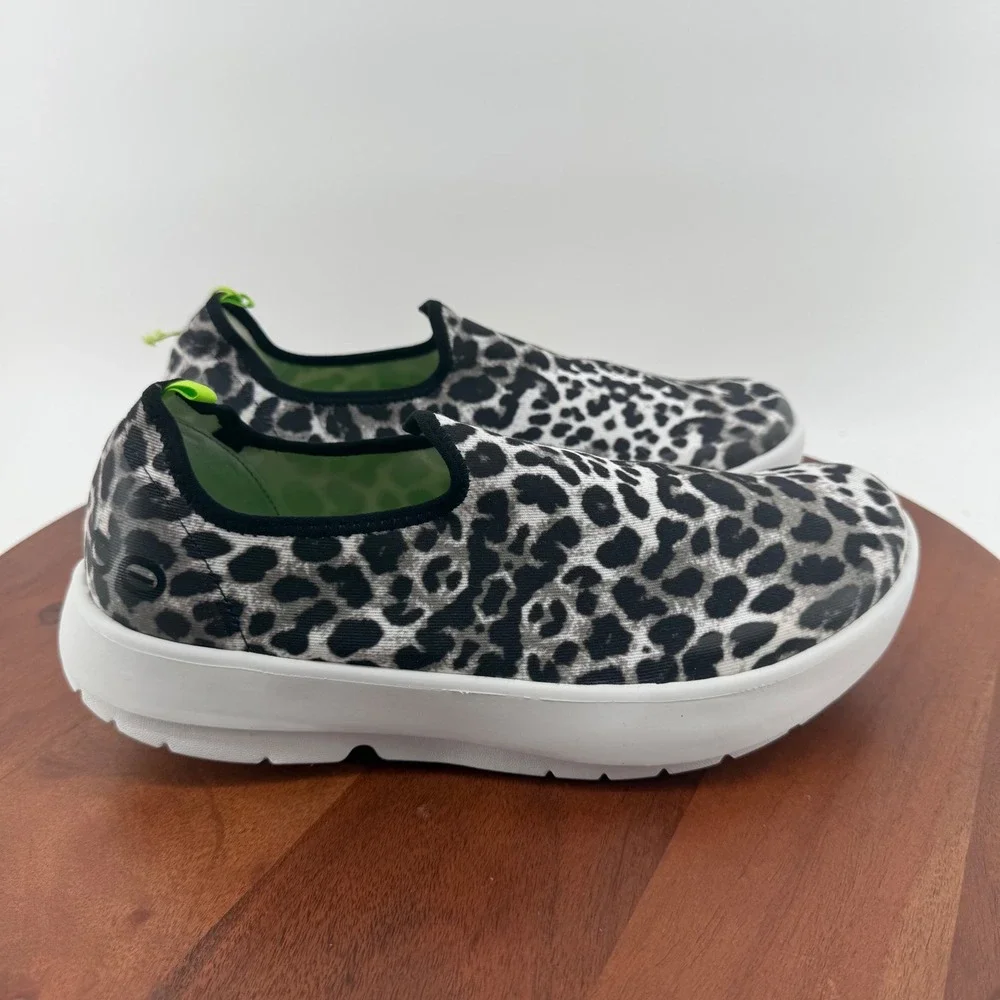 OOFOS OOmg Eezee Shoes White Cheetah Animal Print Slip On Recovery Women 11